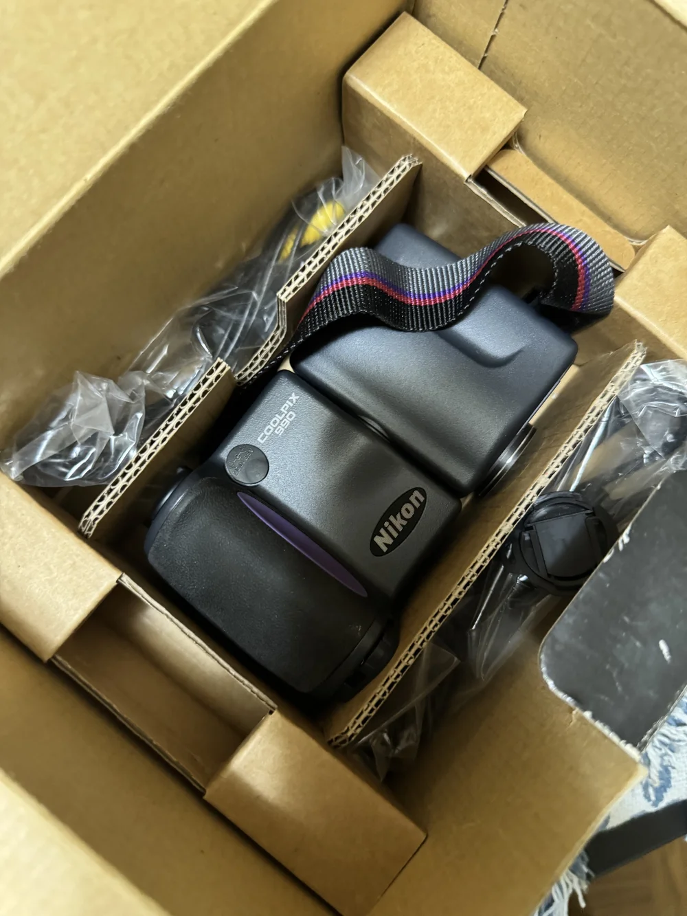 Nikon Coolpix 950 Digital Camera - Black with Purple Accent NIB